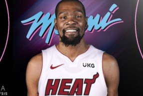 Kaiyun体育投注杜兰特在热火比赛中战术调整，出色防守引发热议！